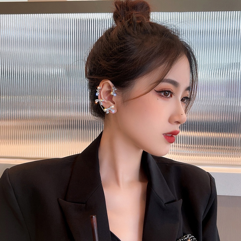 Khuyên Tai Nơ Tua Rua Không Xỏ Lỗ