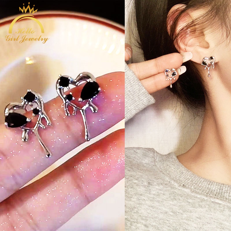 Khuyên Tai Hình Trái Tim Màu Tối Thời Trang Thu Đông Cho Nữ