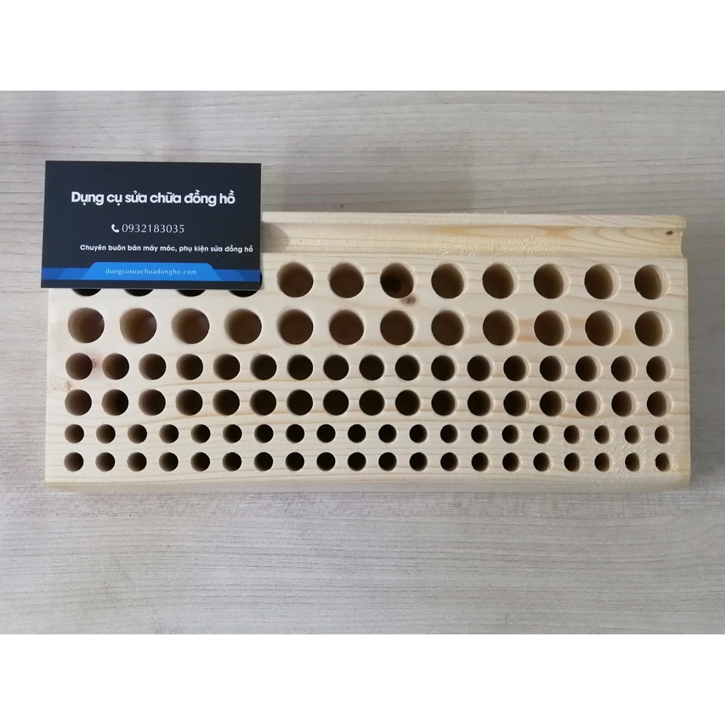 Khay gỗ chứa tua vít, kìm dùng trong sửa chữa đồng hồ
