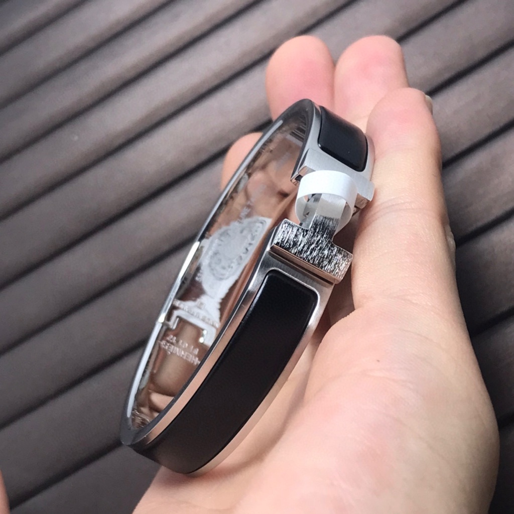 Vòng Tay Cặp Đôi Chiến Binh Màu Trắng Nhám In Chữ H Sang Trọng Thời Trang Mới Lạ