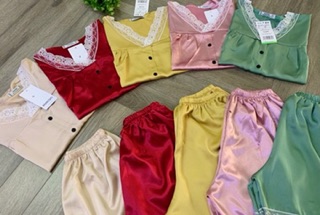 Bộ ngủ lụa viền ren cho nữ