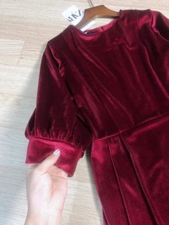 Váy nhung tay bồng