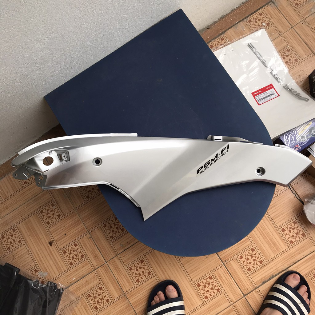 Bộ ốp yếm bên | Cánh trong xe Airblade | Air Blade Fi (2009 - 2010)  chính hãng Honda 64425-kvg-v20-za
