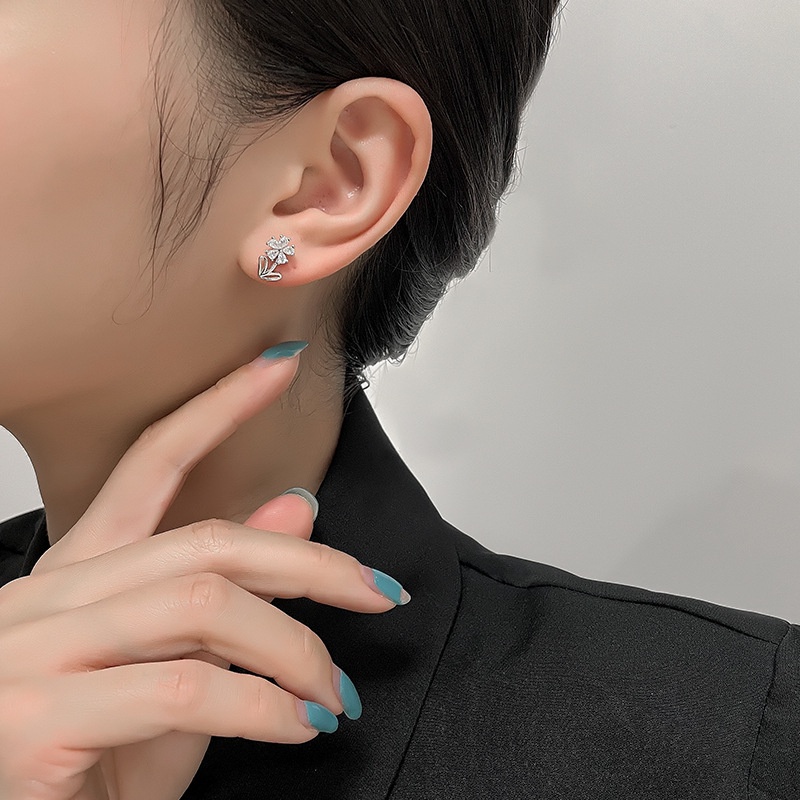 (0671) Khuyên Tai Bông Hoa Đá Nhỏ Xinh Xắn Hàn Quốc