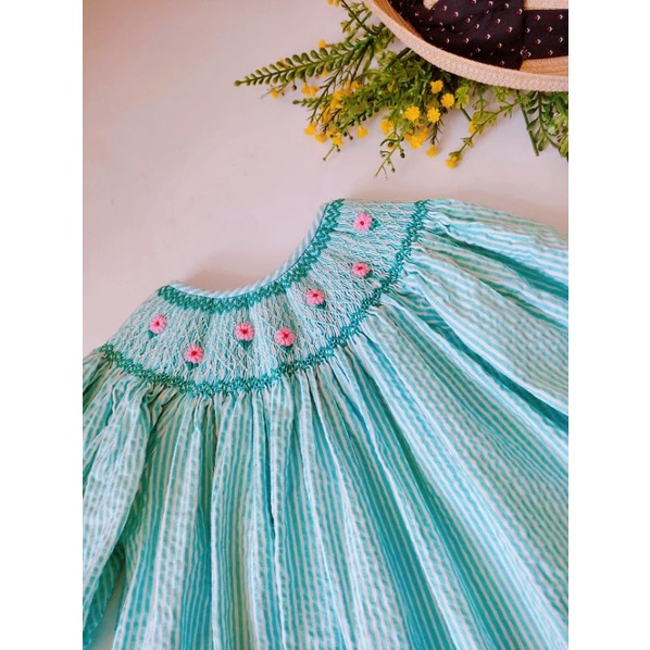 Đầm Smock sọc xanh thêu hoa cúc, tay cánh tiên & tay lững