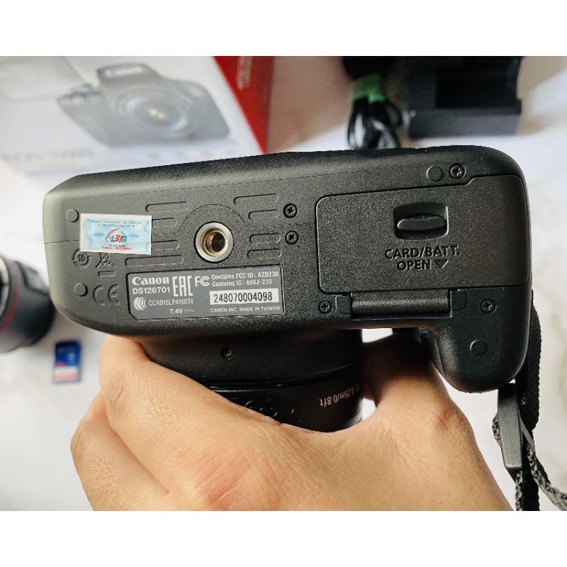 [HCM] - Máy ảnh cơ DSLRs Canon 3000D chính hãng LBM mới 99% có 2 ống kính xóa phông - Còn BH đến 2023, cầm lên là chụp