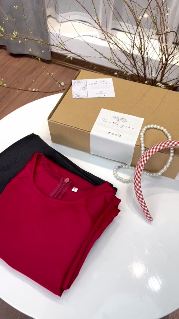 Áo dài xưa dáng suông - màu đỏ đô | BigBuy360 - bigbuy360.vn