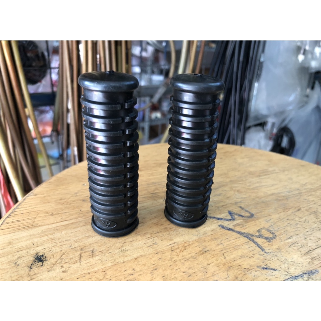 01 cặp  cao su HM gác chân sau cho xe honda 67 + cub