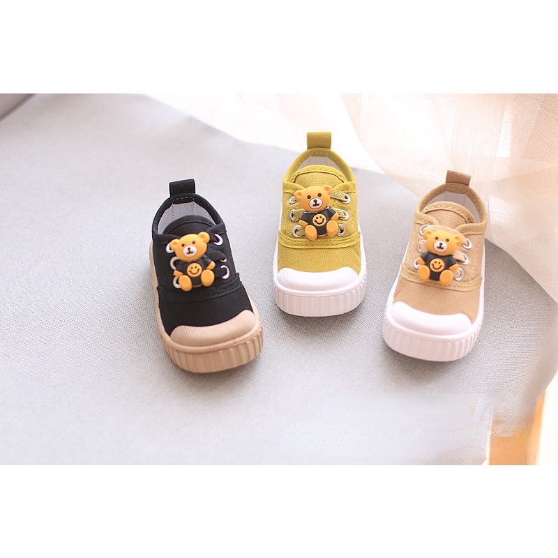 Giày Vải Canvas Thoáng Khí Họa Tiết Chú Gấu Dễ Thương Cho Bé Từ 2-4 Tuổi