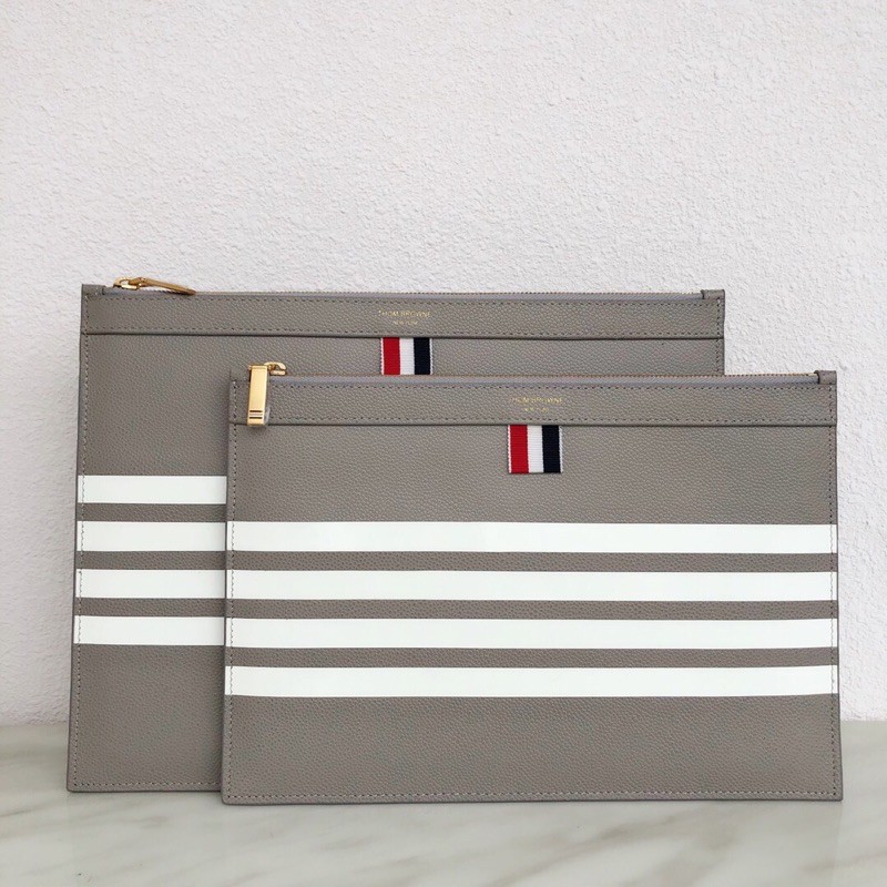 Ví tab đứng nam phần màu trắng được ghép bằng da láng khoá kéo mạ vàng thom browne
