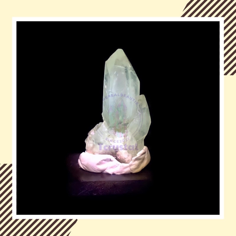 1 miếng - Keo dính dùng để cố định tinh thể trên đế hoặc hộp trưng bày