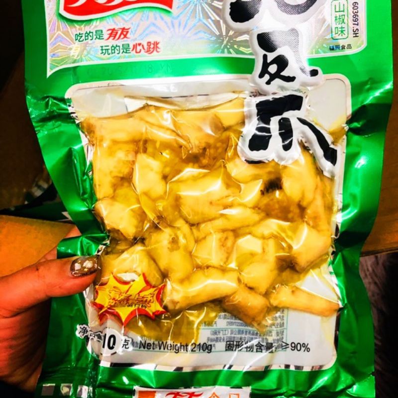 Chân gà cay YU YU 😍Đồ ăn vặt Trung Quốc🐥 100gr | BigBuy360 - bigbuy360.vn