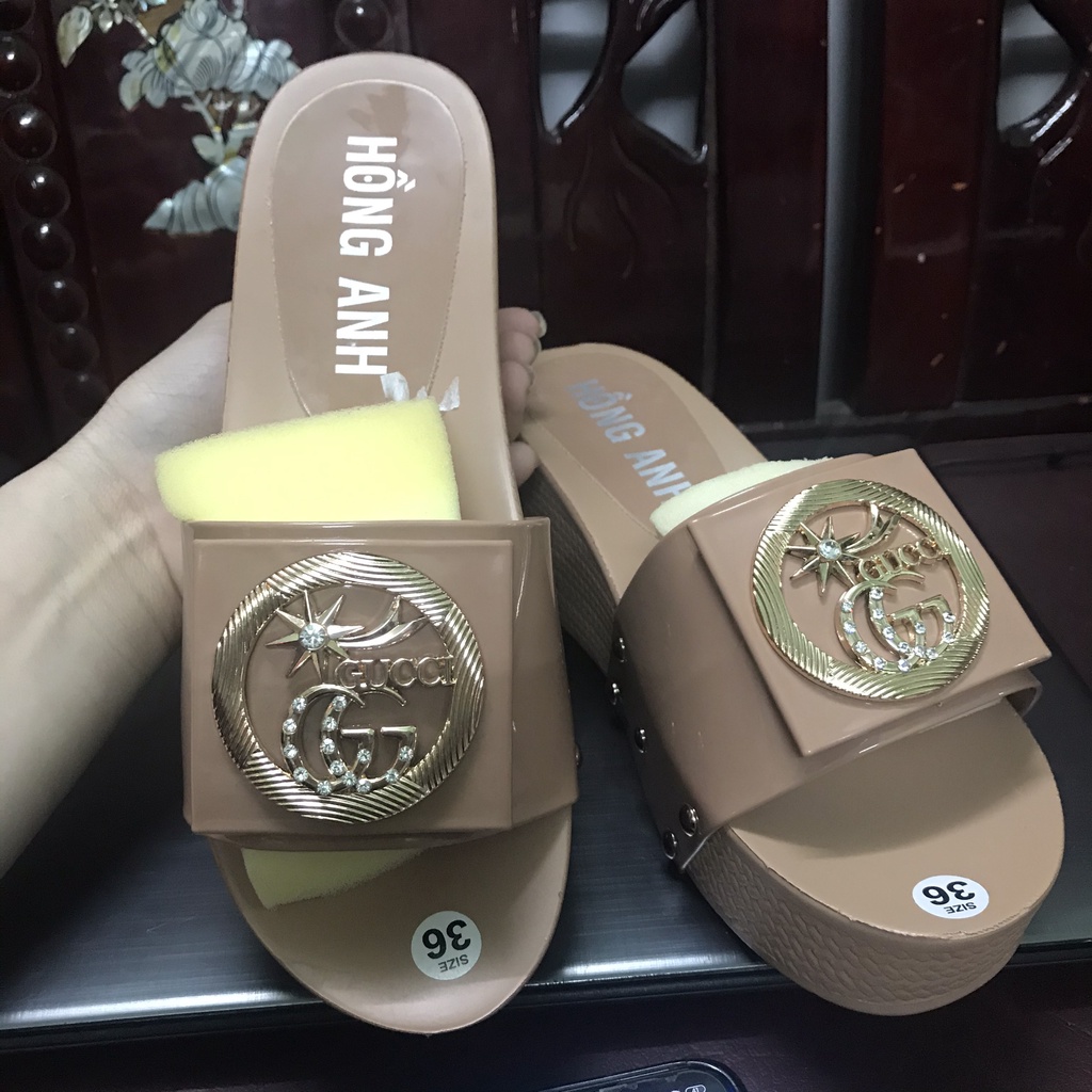 Dép xuồng quai ngang khóa cao 5p MS70