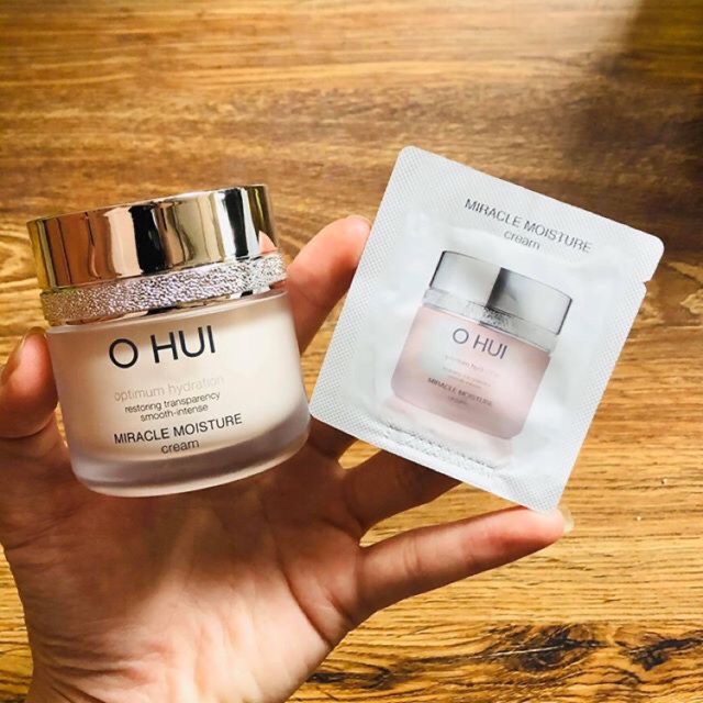 Gói Kem Dưỡng Ẩm Dành Cho Da Khô Ohui Hồng Miracle Moisture Cream 1ml