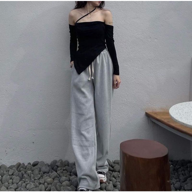 set áo đen chéo dây + quần gân suông xám