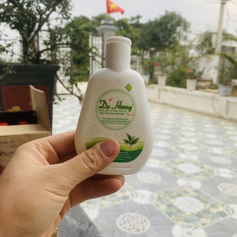 Dung Dịch Vệ Sinh Phụ Nữ Dạ Hương 100ml (Mẫu Mới)