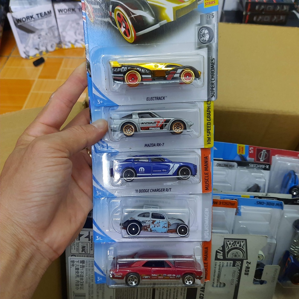 Bộ 5 xe hot wheels mô hình đồ chơi trẻ em tỉ lệ 1:64 ( giao ngẫu nhiên xe)