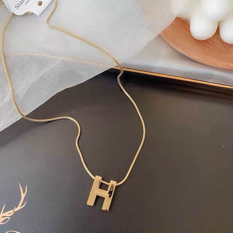 Dây Chuyền Ngắn Bằng Thép Titan Không Phai Mặt Hình Xương Rắn Chữ H Phong Cách Tiếng Anh Thanh Lịch Thời Trang Đơn Giản Dễ Phối Đồ