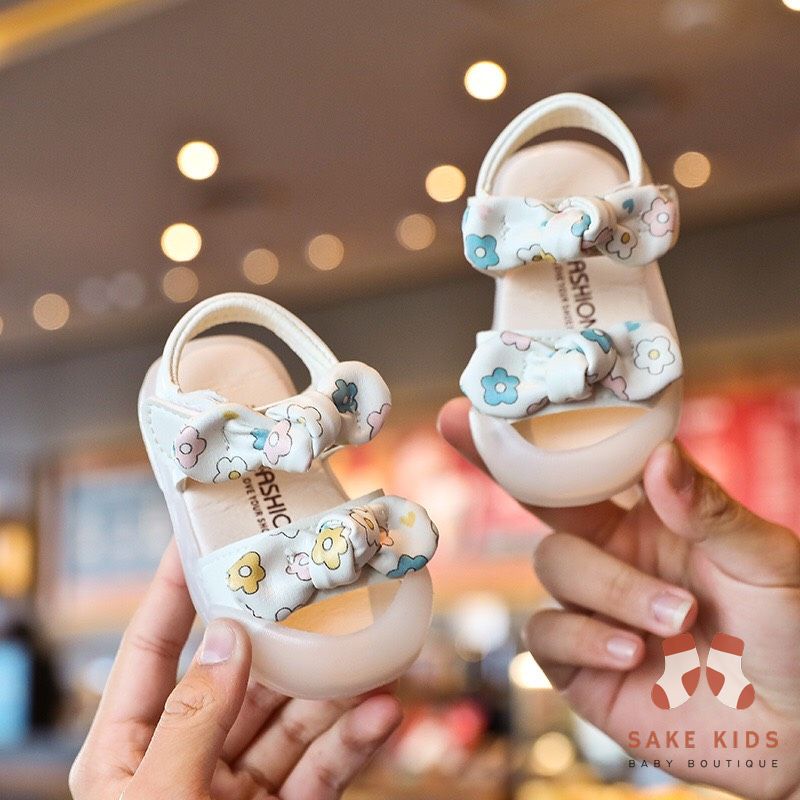 Sandal tập đi chống vấp phối nơ hình Bông hoa mũi có đế chống trơn trượt kiểu dáng Hàn Quốc mới nhất M865