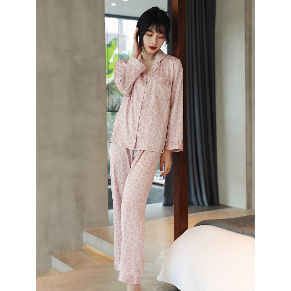 Bộ Pijama lụa dài Quảng Châu cao cấp mặc nhà thu đông họa tiết da báo phối ren