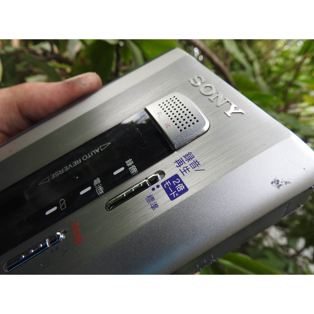 Máy nghe nhạc Cassette Sony TCM-500 có 2 loa ngoài phát băng 2 chiều cửa băng bằng kim loại máy đẹp sáng