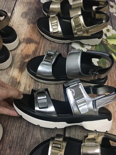 sandal daphe sale 70% full box.