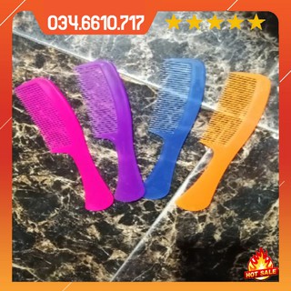 4c lược thưa chải đầu (giao màu ngẫu nhiên)