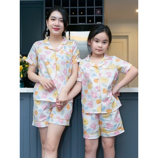 Bộ Pijama mẹ và bé áo cộc quần cộc màu trắng hình quả táo