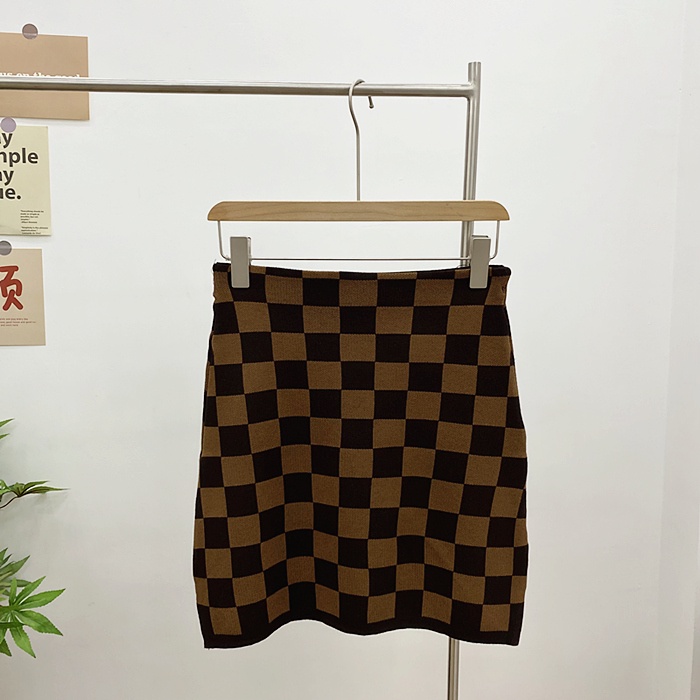 Chân váy chữ A họa tiết kẻ ô vuông thời trang nữ tính