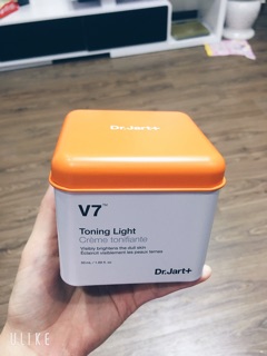 KEM DƯỠNG DA MẶT V7 TONING LIGHT 50ml