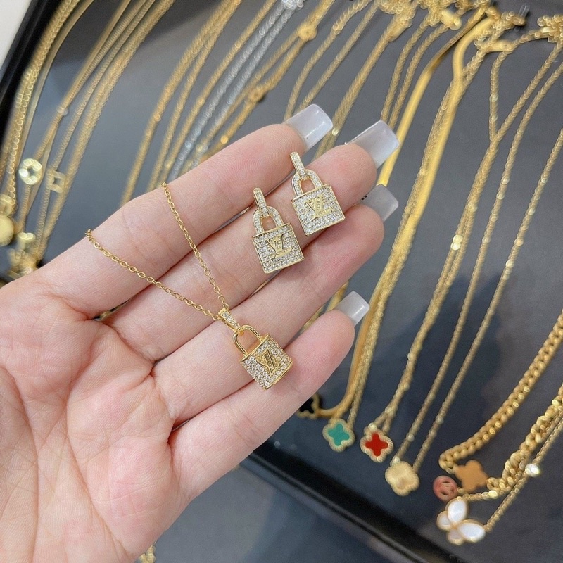 Dây chuyền sợi mảnh hình ổ khoá đính đá sáng