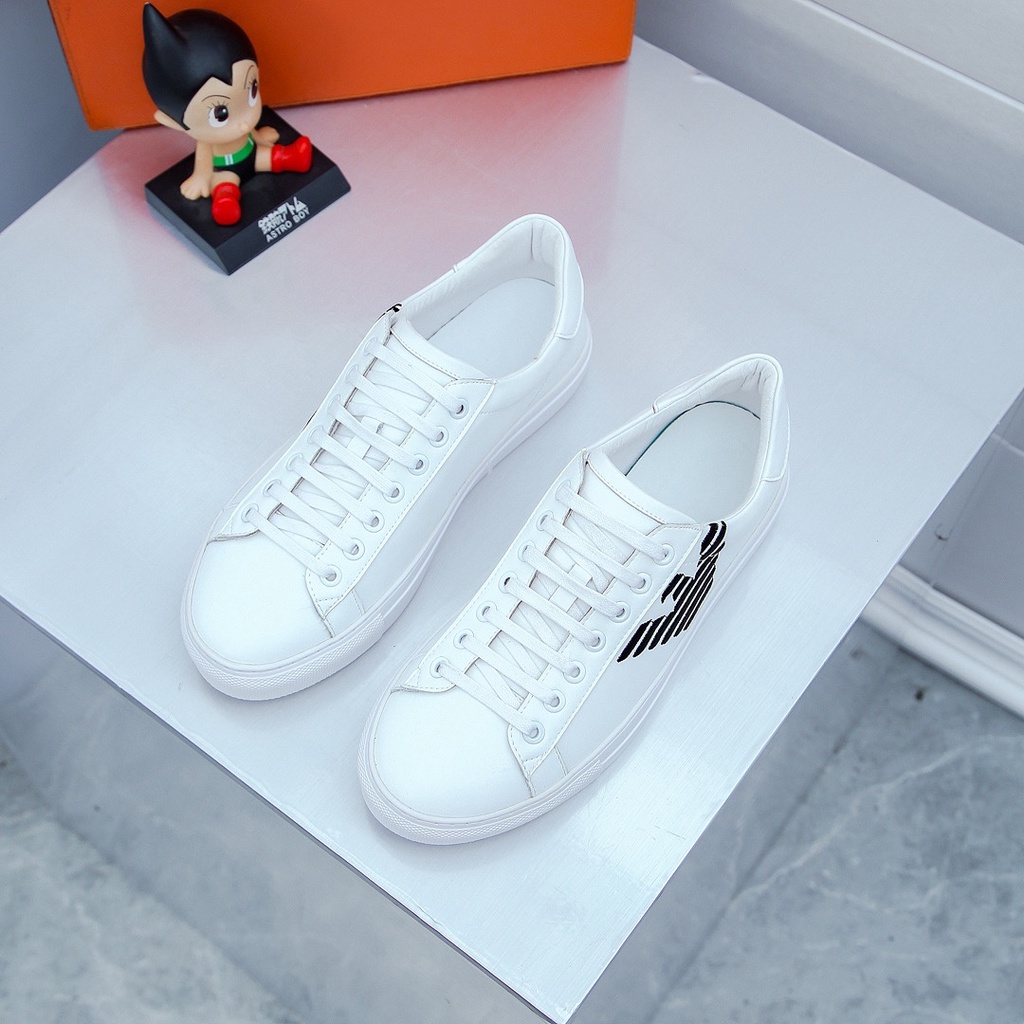 Giày Sneakers nam da thật Armani thiết kế trẻ trung và năng động, logo thương hiệu được thêu trên thân giày ấn tượng