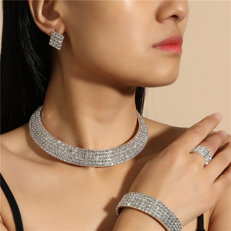 Bộ Trang Sức Đính Đá Lấp Lánh Sang Trọng Dành Cho Cô Dâu