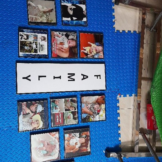 Khung ảnh dán tường  20x20 miễn phí in ảnh cán lụa cao cấp