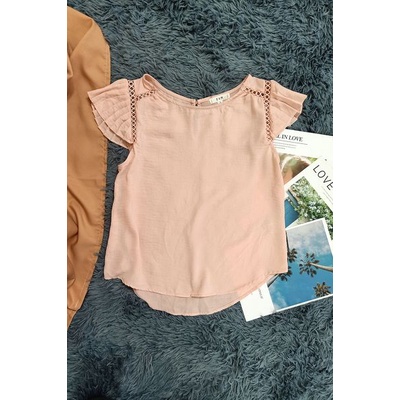 Áo kiểu đục lỗ tay xếp ly E&M.