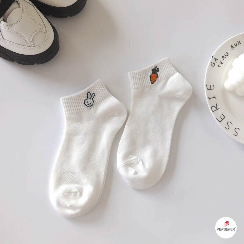 Tất vớ cổ ngắn màu trắng kiểu dáng dễ thương chất liệu thoáng mát, thấm hút mồ hôi