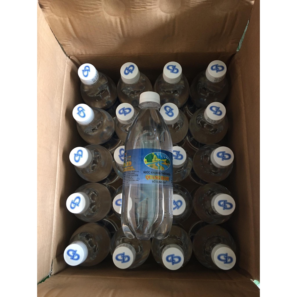 thùng 20 chai nước khoáng thiên nhiên Quang Hanh 500ml có bổ sung ga