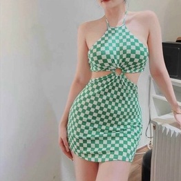 Đầm yếm caro ôm body khoen giữa khoét 2 bên eo cực xinh , chất thun gân dày dặn