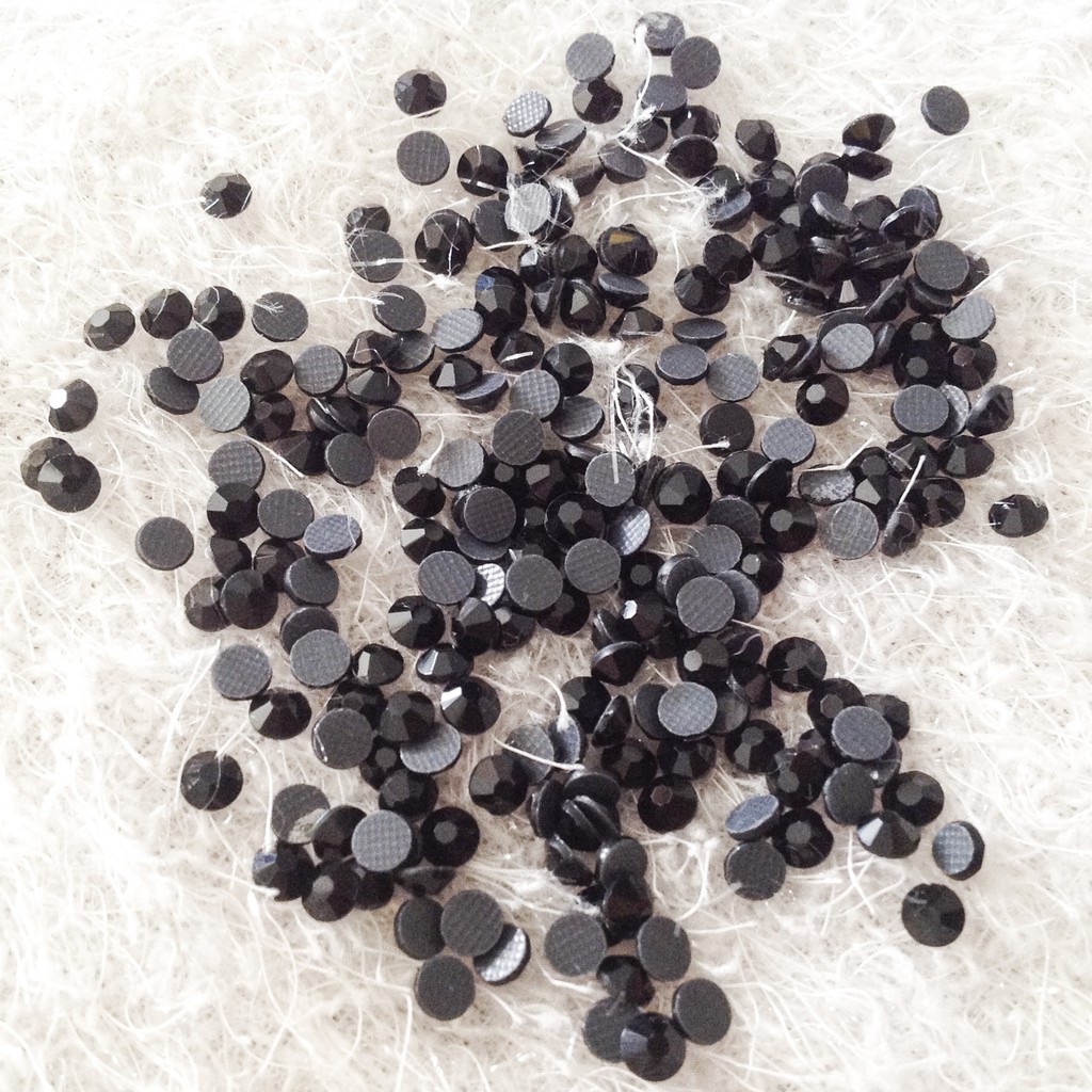 Đá xoàn ủi áo đính kết trang phục váy đầm