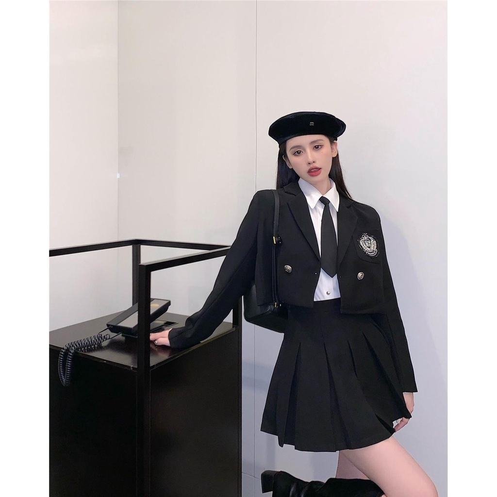 SET ÁO CROPTOP TAY DÀI LOGO + CHÂN VÁY XẾP LY