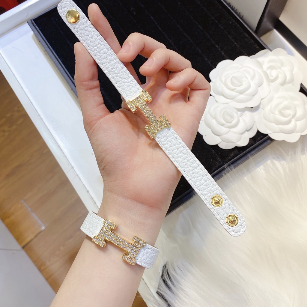 Vòng tay nữ dây da cao cấp Ròm House hoạ tiết và logo thương hiệu cao cấp - VTDBT01806