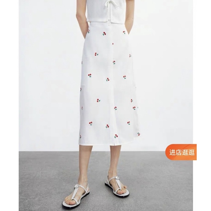 Chân Váy URBAN Auth Tuồn Cherry Dễ Thương Lỗi Nhẹ Size 30 ( Có Sẵn )