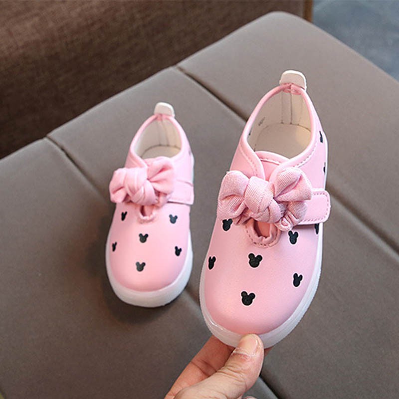 Giày bệt có đèn LED cho trẻ em