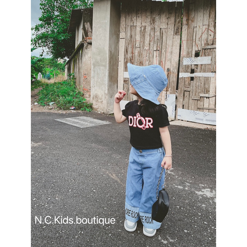 Bộ cộc tay di.orrr quần vạt chữ kèm mũ bé gái