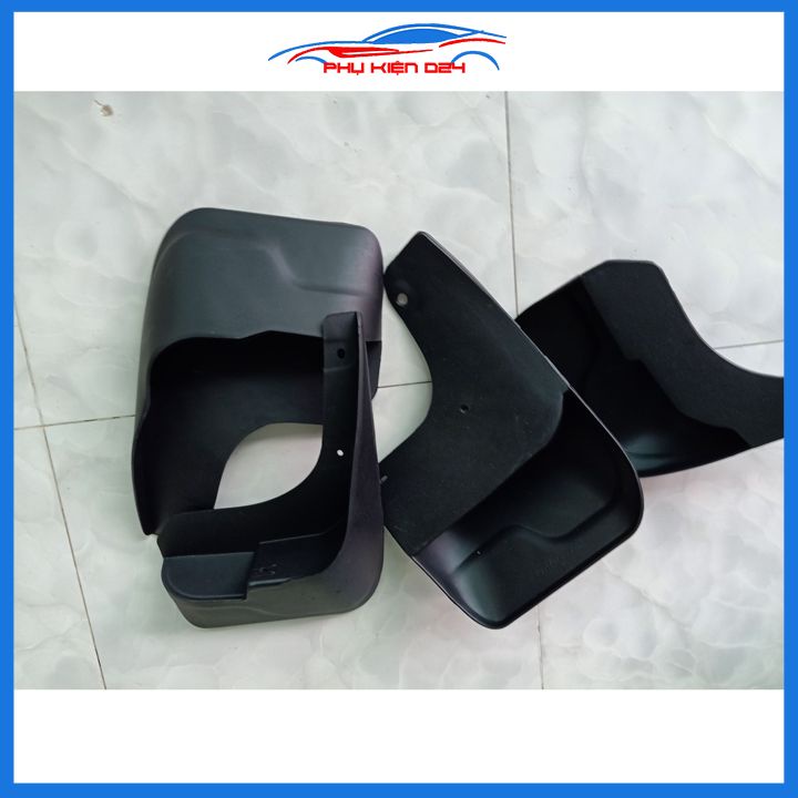 Bộ 4 chắn bùn chuẩn cho xe Innova 2017-2018-2019-2020-2021-2022-2023  (kèm bộ ốc)