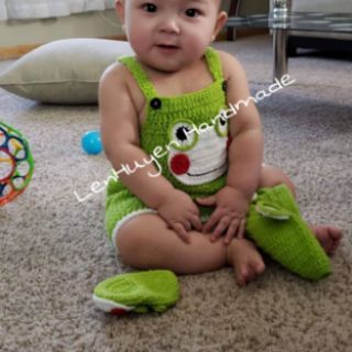 Set quần yếm + nón giày len handmade hình con ếch