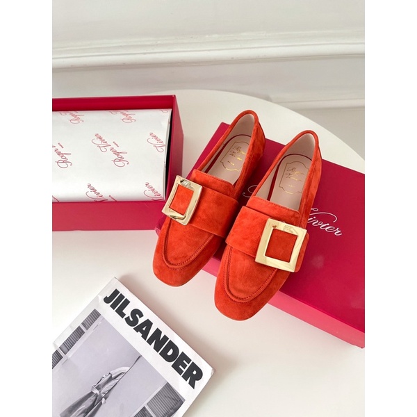 Giày tây mũi bo tròn cho nữ thương hiệu Roger Vivier da thật cao cấp mặt vuông kim loại ánh vàng
