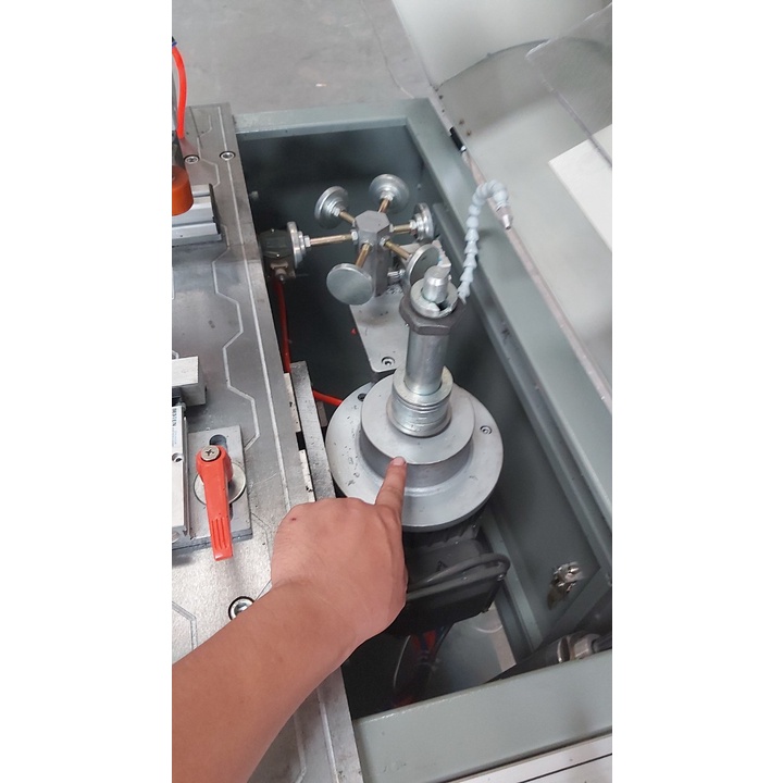 Moto chế máy phay nhôm thay dao nhanh - Moto điện lắp máy phay đố nhôm 3kw