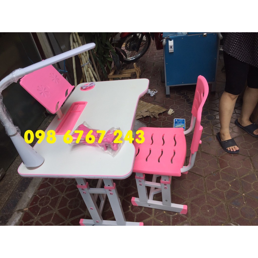 Bộ bàn ghế mầu hồng cho bé gái tặng đèn học và chống cận