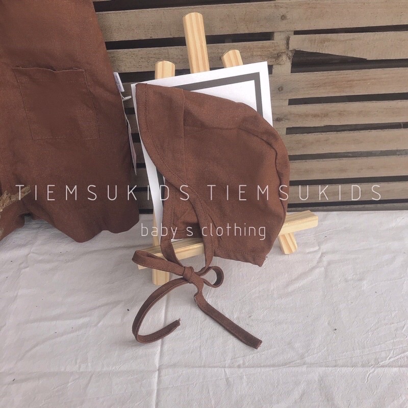 Suit liền thân cổ tàu kèm nón cho bé trai linen màu nâu
